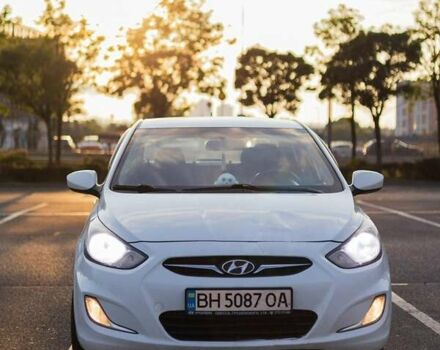 Белый Хендай Акцент, объемом двигателя 1.4 л и пробегом 158 тыс. км за 8000 $, фото 1 на Automoto.ua