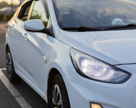 Белый Хендай Акцент, объемом двигателя 1.4 л и пробегом 158 тыс. км за 8000 $, фото 10 на Automoto.ua