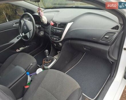 Білий Хендай Акцент, об'ємом двигуна 1.4 л та пробігом 140 тис. км за 7800 $, фото 3 на Automoto.ua