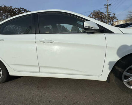 Белый Хендай Акцент, объемом двигателя 1.6 л и пробегом 122 тыс. км за 7500 $, фото 3 на Automoto.ua