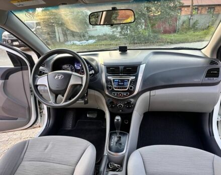 Белый Хендай Акцент, объемом двигателя 1.6 л и пробегом 112 тыс. км за 5700 $, фото 8 на Automoto.ua