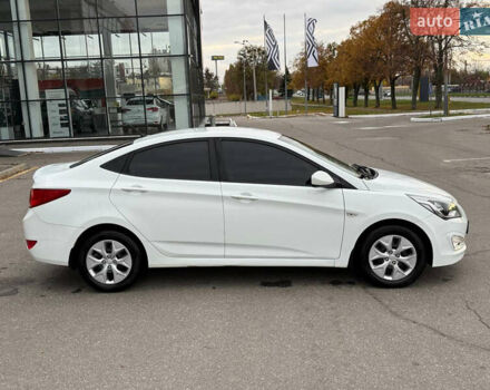 Белый Хендай Акцент, объемом двигателя 1.4 л и пробегом 64 тыс. км за 12800 $, фото 10 на Automoto.ua