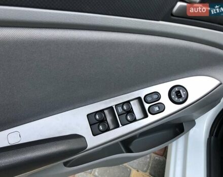 Белый Хендай Акцент, объемом двигателя 1.59 л и пробегом 56 тыс. км за 11800 $, фото 23 на Automoto.ua