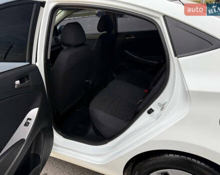 Белый Хендай Акцент, объемом двигателя 1.4 л и пробегом 64 тыс. км за 12800 $, фото 23 на Automoto.ua