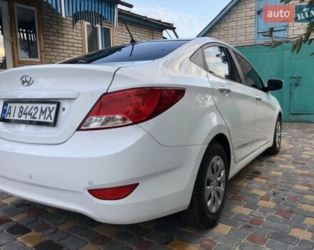 Белый Хендай Акцент, объемом двигателя 1.59 л и пробегом 56 тыс. км за 11800 $, фото 4 на Automoto.ua