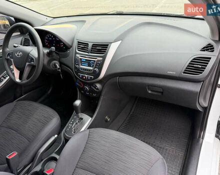 Белый Хендай Акцент, объемом двигателя 1.4 л и пробегом 64 тыс. км за 12800 $, фото 30 на Automoto.ua