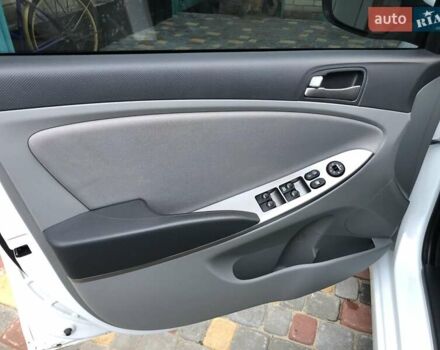 Белый Хендай Акцент, объемом двигателя 1.59 л и пробегом 56 тыс. км за 11800 $, фото 22 на Automoto.ua