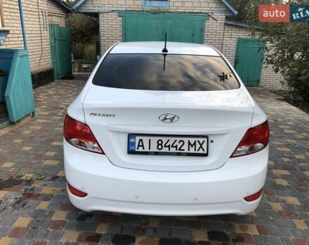 Белый Хендай Акцент, объемом двигателя 1.59 л и пробегом 56 тыс. км за 11800 $, фото 3 на Automoto.ua