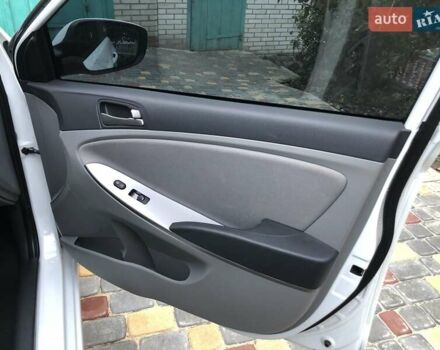 Белый Хендай Акцент, объемом двигателя 1.59 л и пробегом 56 тыс. км за 11800 $, фото 25 на Automoto.ua