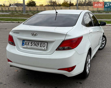 Белый Хендай Акцент, объемом двигателя 1.4 л и пробегом 64 тыс. км за 12800 $, фото 7 на Automoto.ua