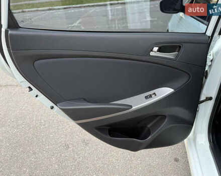 Белый Хендай Акцент, объемом двигателя 1.4 л и пробегом 64 тыс. км за 12800 $, фото 22 на Automoto.ua