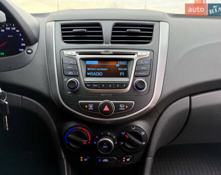 Белый Хендай Акцент, объемом двигателя 1.4 л и пробегом 64 тыс. км за 12800 $, фото 33 на Automoto.ua