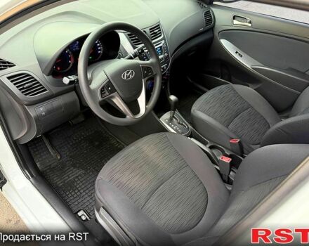 Білий Хендай Акцент, об'ємом двигуна 1.4 л та пробігом 64 тис. км за 12800 $, фото 9 на Automoto.ua