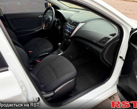 Білий Хендай Акцент, об'ємом двигуна 1.4 л та пробігом 64 тис. км за 12800 $, фото 11 на Automoto.ua