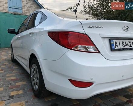Белый Хендай Акцент, объемом двигателя 1.59 л и пробегом 56 тыс. км за 11800 $, фото 7 на Automoto.ua