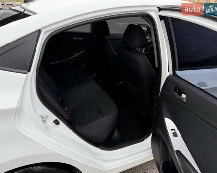 Белый Хендай Акцент, объемом двигателя 1.4 л и пробегом 64 тыс. км за 12800 $, фото 26 на Automoto.ua