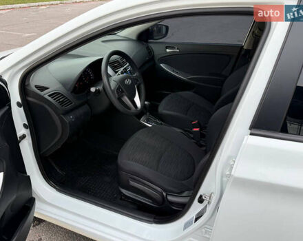 Белый Хендай Акцент, объемом двигателя 1.4 л и пробегом 64 тыс. км за 12800 $, фото 20 на Automoto.ua