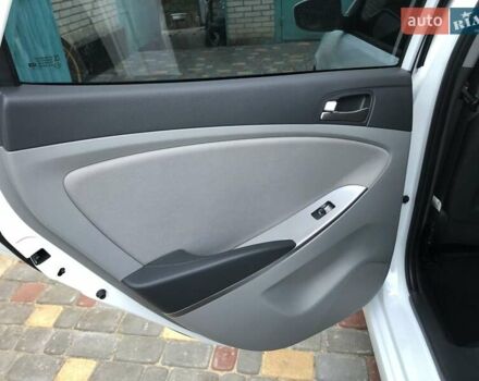 Белый Хендай Акцент, объемом двигателя 1.59 л и пробегом 56 тыс. км за 11800 $, фото 24 на Automoto.ua