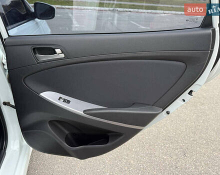 Белый Хендай Акцент, объемом двигателя 1.4 л и пробегом 64 тыс. км за 12800 $, фото 27 на Automoto.ua