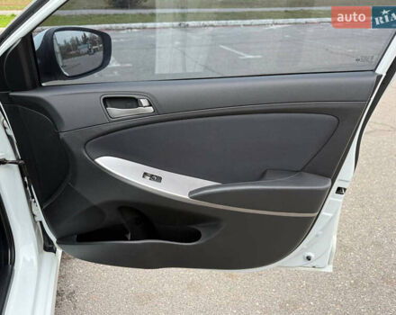 Белый Хендай Акцент, объемом двигателя 1.4 л и пробегом 64 тыс. км за 12800 $, фото 28 на Automoto.ua