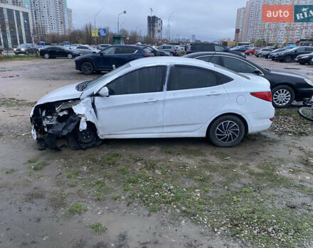 Белый Хендай Акцент, объемом двигателя 1.59 л и пробегом 110 тыс. км за 5900 $, фото 3 на Automoto.ua