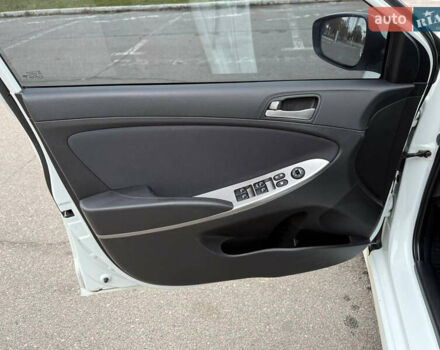 Белый Хендай Акцент, объемом двигателя 1.4 л и пробегом 64 тыс. км за 12800 $, фото 19 на Automoto.ua