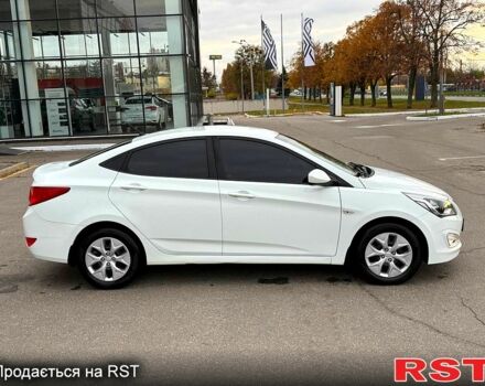 Білий Хендай Акцент, об'ємом двигуна 1.4 л та пробігом 64 тис. км за 12800 $, фото 7 на Automoto.ua