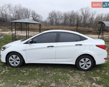 Белый Хендай Акцент, объемом двигателя 1.4 л и пробегом 92 тыс. км за 9499 $, фото 3 на Automoto.ua