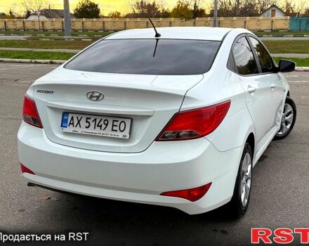 Білий Хендай Акцент, об'ємом двигуна 1.4 л та пробігом 64 тис. км за 12800 $, фото 5 на Automoto.ua