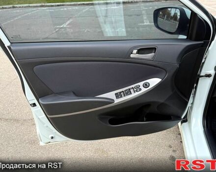 Білий Хендай Акцент, об'ємом двигуна 1.4 л та пробігом 64 тис. км за 12800 $, фото 8 на Automoto.ua