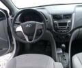 Белый Хендай Акцент, объемом двигателя 1.6 л и пробегом 80 тыс. км за 9500 $, фото 5 на Automoto.ua