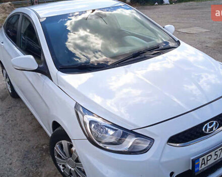 Белый Хендай Акцент, объемом двигателя 1.4 л и пробегом 220 тыс. км за 6500 $, фото 2 на Automoto.ua