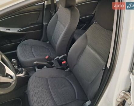 Белый Хендай Акцент, объемом двигателя 1.4 л и пробегом 199 тыс. км за 6900 $, фото 18 на Automoto.ua