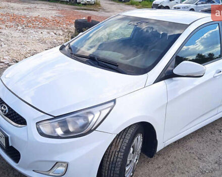 Белый Хендай Акцент, объемом двигателя 1.4 л и пробегом 220 тыс. км за 6500 $, фото 3 на Automoto.ua