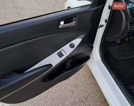 Белый Хендай Акцент, объемом двигателя 1.4 л и пробегом 199 тыс. км за 6900 $, фото 20 на Automoto.ua