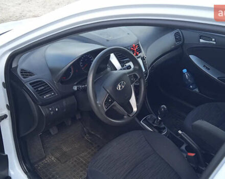 Белый Хендай Акцент, объемом двигателя 1.4 л и пробегом 220 тыс. км за 6500 $, фото 1 на Automoto.ua