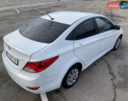 Білий Хендай Акцент, об'ємом двигуна 1.37 л та пробігом 200 тис. км за 6000 $, фото 6 на Automoto.ua