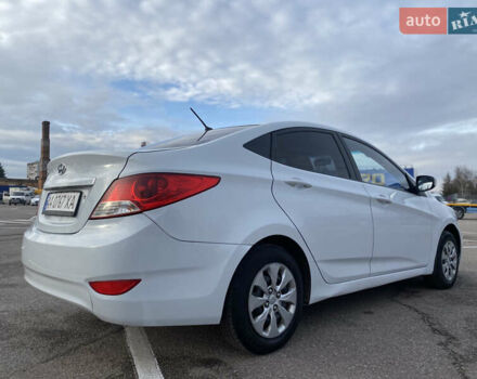 Білий Хендай Акцент, об'ємом двигуна 1.37 л та пробігом 200 тис. км за 6000 $, фото 7 на Automoto.ua