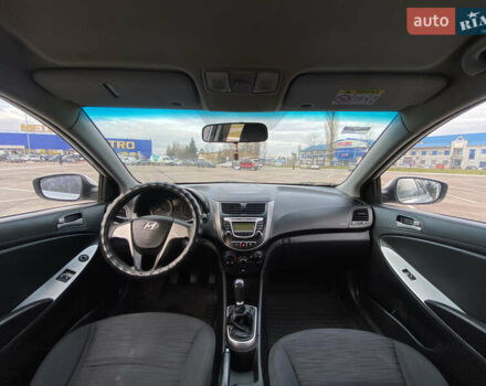 Білий Хендай Акцент, об'ємом двигуна 1.37 л та пробігом 200 тис. км за 6000 $, фото 15 на Automoto.ua