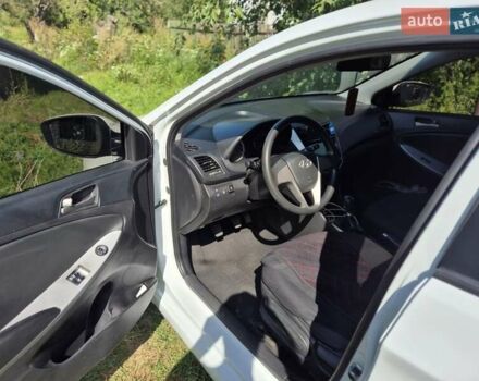 Білий Хендай Акцент, об'ємом двигуна 1.37 л та пробігом 151 тис. км за 10000 $, фото 3 на Automoto.ua