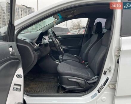 Белый Хендай Акцент, объемом двигателя 1.4 л и пробегом 208 тыс. км за 6990 $, фото 7 на Automoto.ua