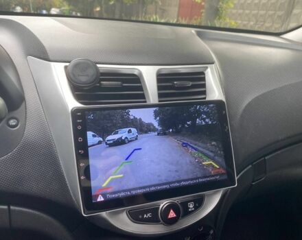 Белый Хендай Акцент, объемом двигателя 1.6 л и пробегом 185 тыс. км за 8600 $, фото 7 на Automoto.ua