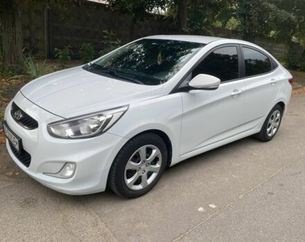 Белый Хендай Акцент, объемом двигателя 1.6 л и пробегом 185 тыс. км за 8600 $, фото 1 на Automoto.ua