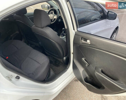 Білий Хендай Акцент, об'ємом двигуна 1.37 л та пробігом 200 тис. км за 6000 $, фото 20 на Automoto.ua