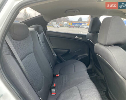 Білий Хендай Акцент, об'ємом двигуна 1.37 л та пробігом 200 тис. км за 6000 $, фото 19 на Automoto.ua