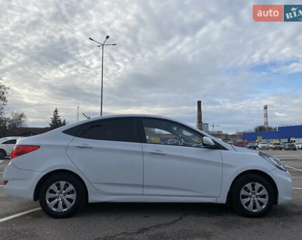 Білий Хендай Акцент, об'ємом двигуна 1.37 л та пробігом 200 тис. км за 6000 $, фото 11 на Automoto.ua