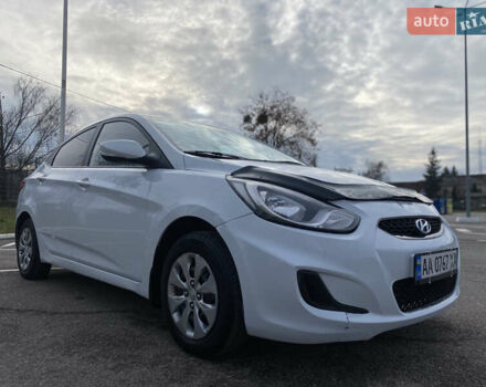 Білий Хендай Акцент, об'ємом двигуна 1.37 л та пробігом 200 тис. км за 6000 $, фото 2 на Automoto.ua
