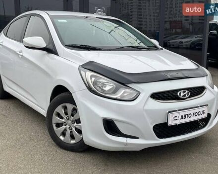 Белый Хендай Акцент, объемом двигателя 1.4 л и пробегом 208 тыс. км за 6990 $, фото 1 на Automoto.ua