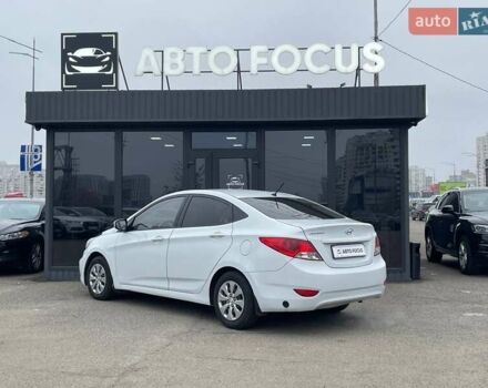 Белый Хендай Акцент, объемом двигателя 1.4 л и пробегом 208 тыс. км за 6990 $, фото 4 на Automoto.ua