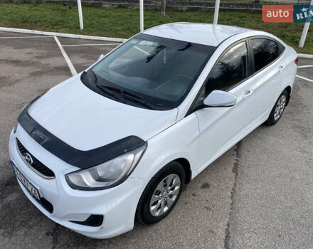 Білий Хендай Акцент, об'ємом двигуна 1.37 л та пробігом 200 тис. км за 6000 $, фото 4 на Automoto.ua